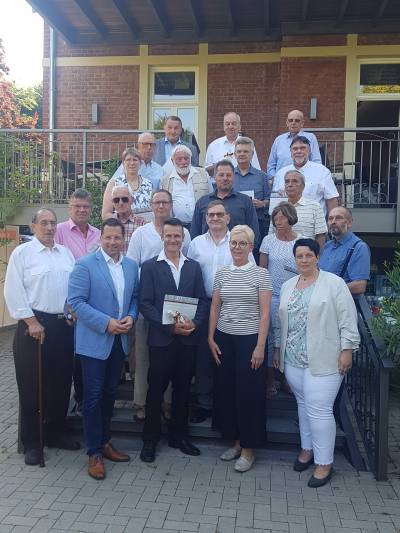 Sommerfest mit Ehrung langj�hriger Mitglieder. Mit dabei: Kai Seefried, Generalsekret�r der CDU Nds. (3. v. links) 